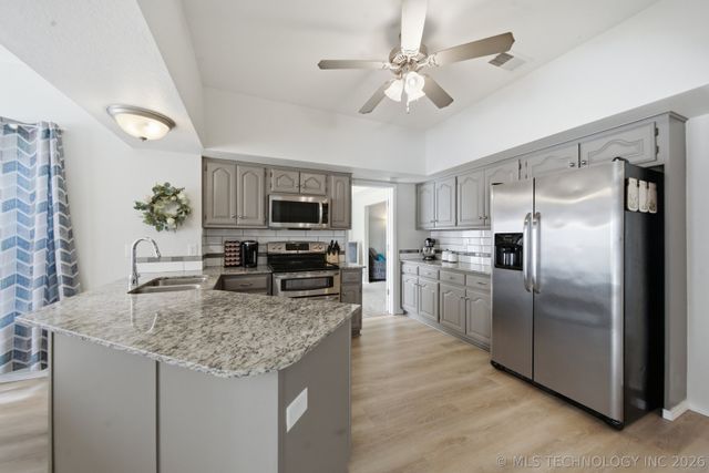 3043 W Oakland Street, Broken Arrow, OK 74012