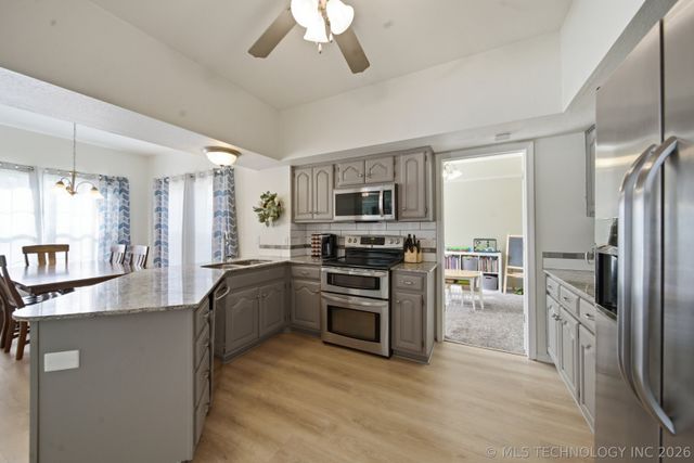 3043 W Oakland Street, Broken Arrow, OK 74012