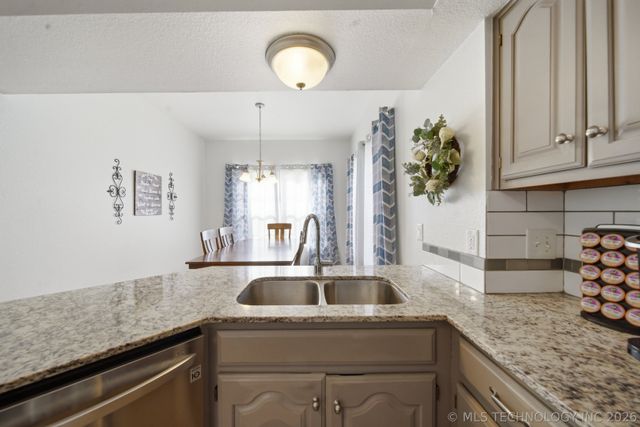 3043 W Oakland Street, Broken Arrow, OK 74012