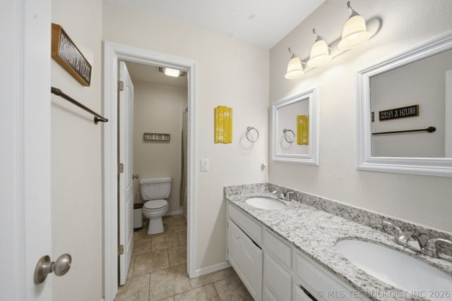 3043 W Oakland Street, Broken Arrow, OK 74012