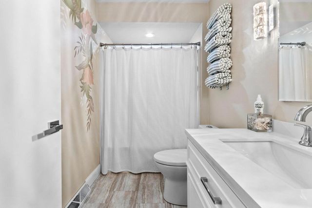 2270 MADDY COURT, Green Bay, WI 54303