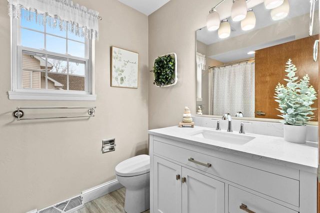 2270 MADDY COURT, Green Bay, WI 54303