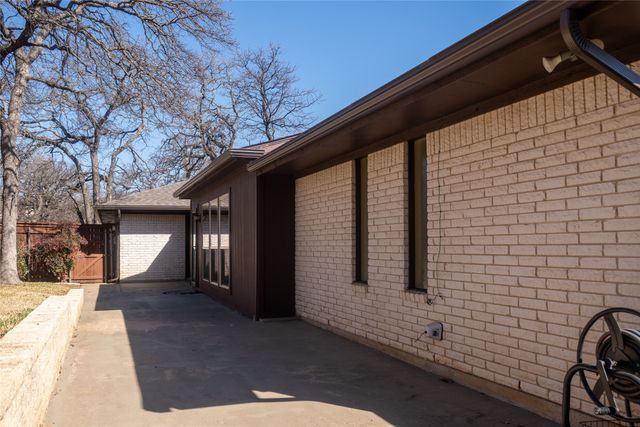 1800 High Vista Court, Fort Worth, TX 76112