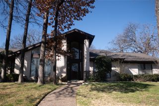 1800 High Vista Court, Fort Worth, TX 76112