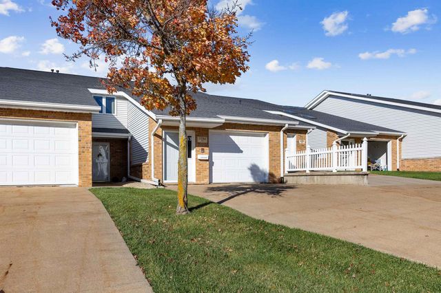 2281 Pasadena Dr Unit 55, Dubuque, IA 52001