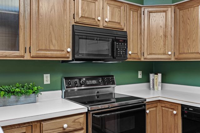 2281 Pasadena Dr Unit 55, Dubuque, IA 52001