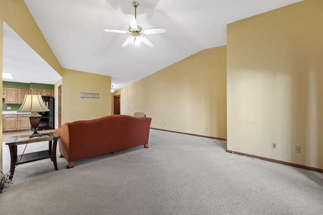 2281 Pasadena Dr Unit 55, Dubuque, IA 52001