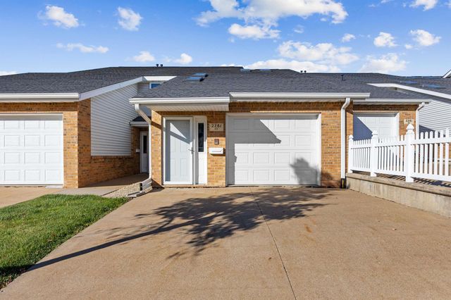 2281 Pasadena Dr Unit 55, Dubuque, IA 52001