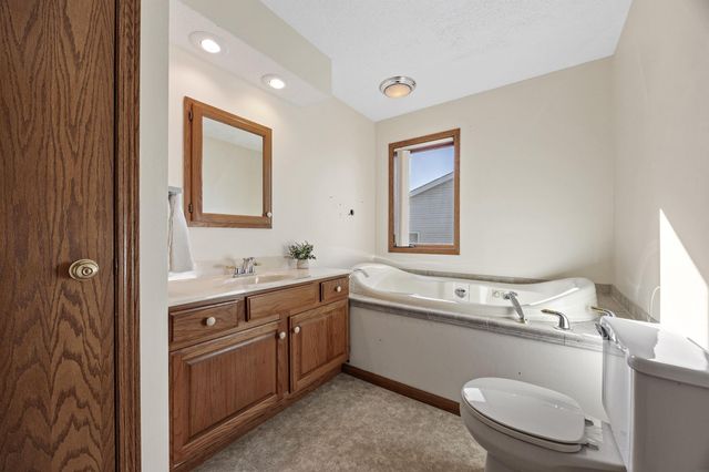 2281 Pasadena Dr Unit 55, Dubuque, IA 52001