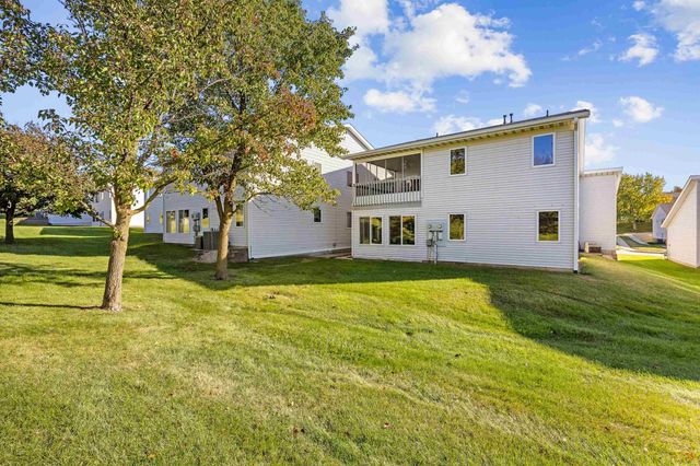 2281 Pasadena Dr Unit 55, Dubuque, IA 52001