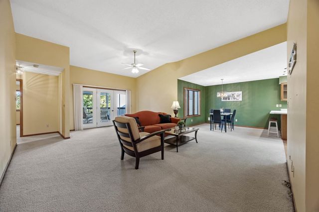 2281 Pasadena Dr Unit 55, Dubuque, IA 52001