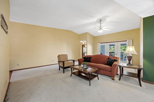 2281 Pasadena Dr Unit 55, Dubuque, IA 52001