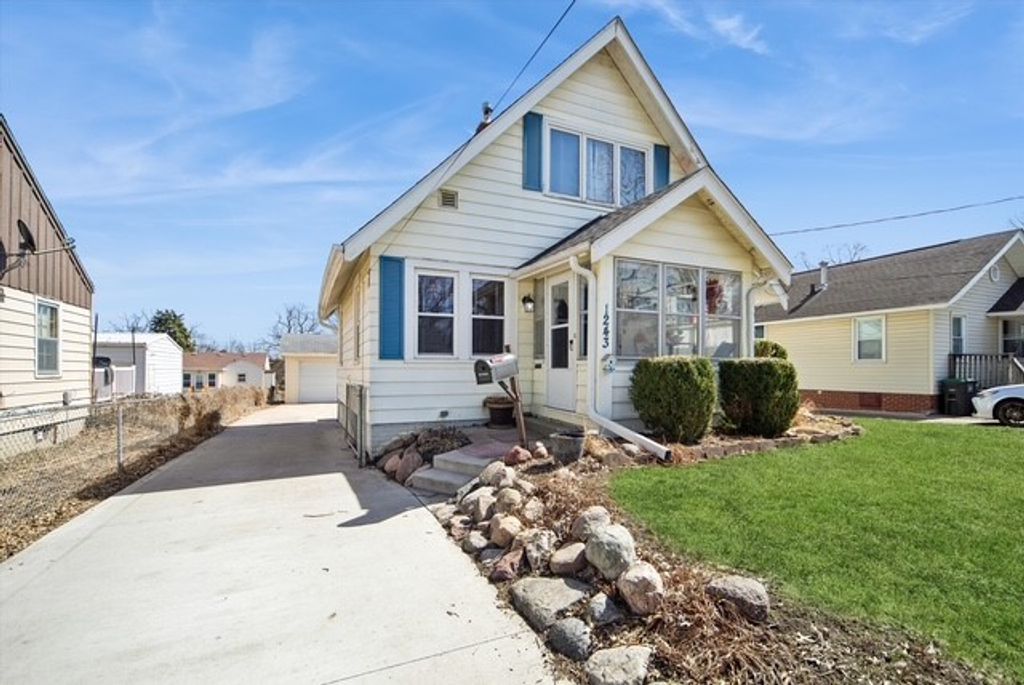 1243 57th Street, Des Moines, IA 50311