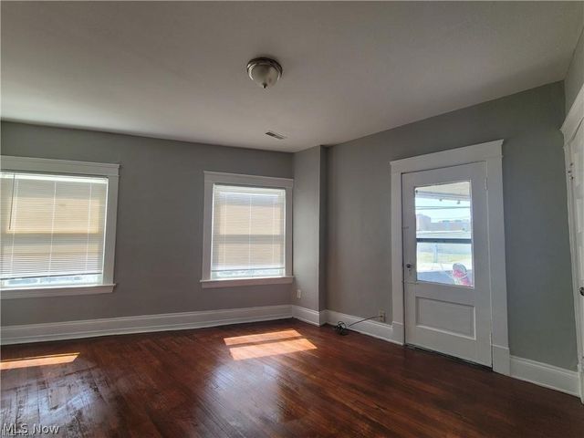 4316 Pearl Road, Cleveland, OH 44109