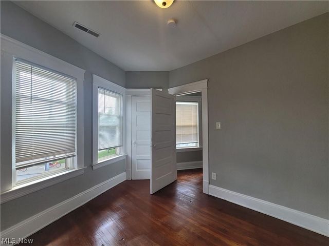 4316 Pearl Road, Cleveland, OH 44109