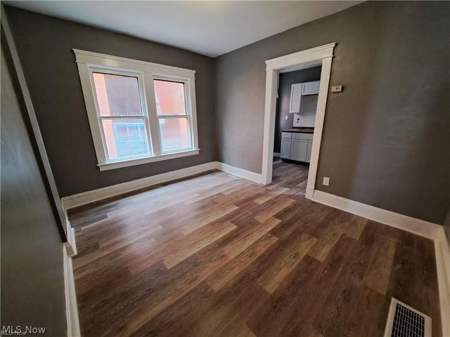 4316 Pearl Road, Cleveland, OH 44109