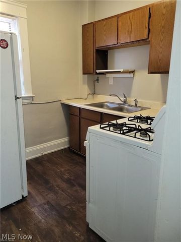 4316 Pearl Road, Cleveland, OH 44109