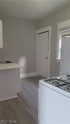 4316 Pearl Road, Cleveland, OH 44109
