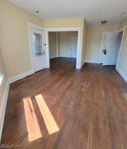 4316 Pearl Road, Cleveland, OH 44109
