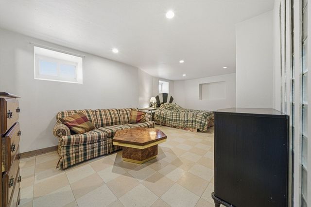 36 Jasper St, Saugus, MA 01906