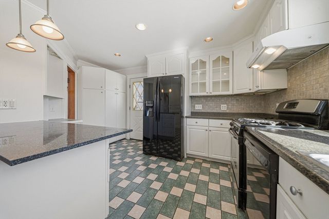 36 Jasper St, Saugus, MA 01906