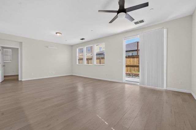 8421 Stara St., Elk Grove, CA 95758
