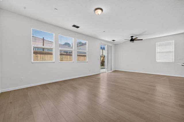 8421 Stara St., Elk Grove, CA 95758