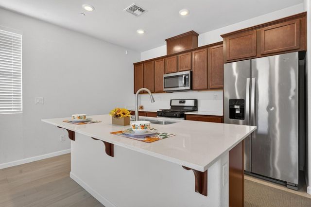 8421 Stara St., Elk Grove, CA 95758