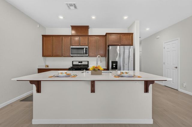 8421 Stara St., Elk Grove, CA 95758