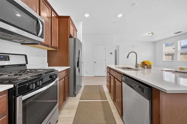 8421 Stara St., Elk Grove, CA 95758