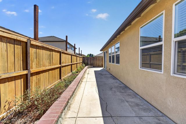 8421 Stara St., Elk Grove, CA 95758