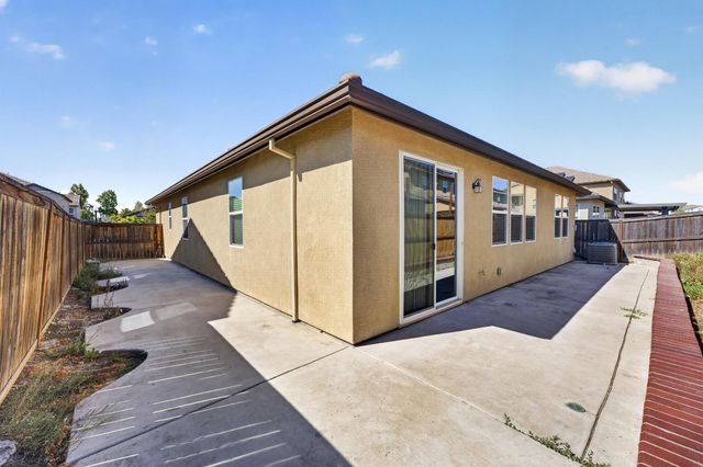 8421 Stara St., Elk Grove, CA 95758