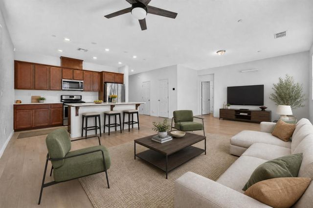 8421 Stara St., Elk Grove, CA 95758