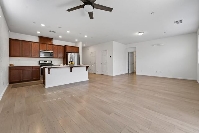 8421 Stara St., Elk Grove, CA 95758