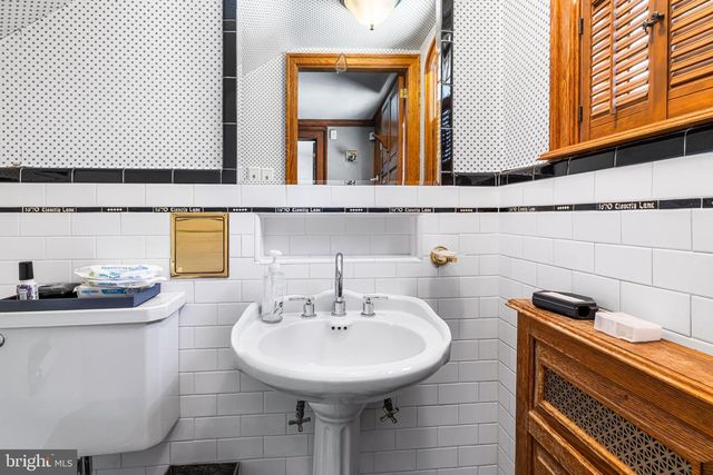 1670 CLOVERLY, Jenkintown, PA 19046