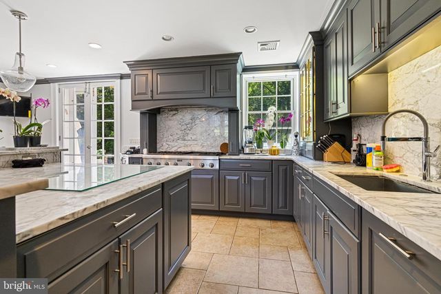 1670 CLOVERLY, Jenkintown, PA 19046