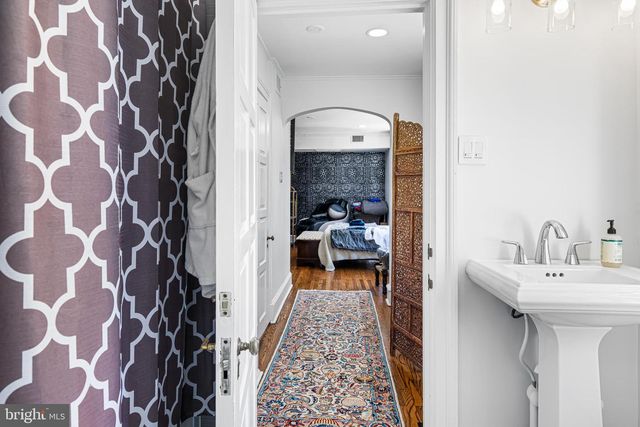 1670 CLOVERLY, Jenkintown, PA 19046