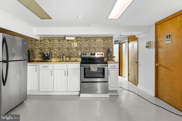 1670 CLOVERLY, Jenkintown, PA 19046