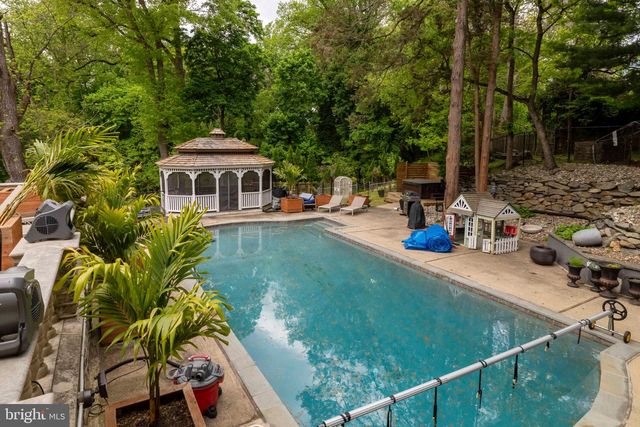 1670 CLOVERLY, Jenkintown, PA 19046