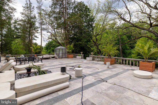 1670 CLOVERLY, Jenkintown, PA 19046