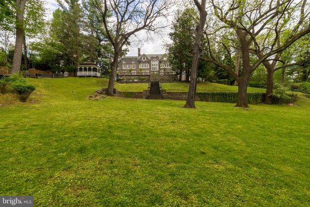 1670 CLOVERLY, Jenkintown, PA 19046