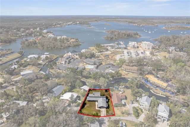 1680 SE 2nd Court, Crystal River, FL 34429