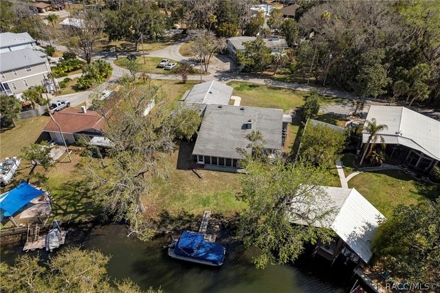 1680 SE 2nd Court, Crystal River, FL 34429