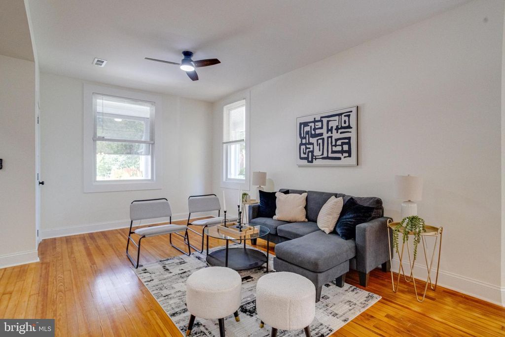 Image 10 of property listing at 3105 EVERGREEN AVE, Baltimore, MD 21214