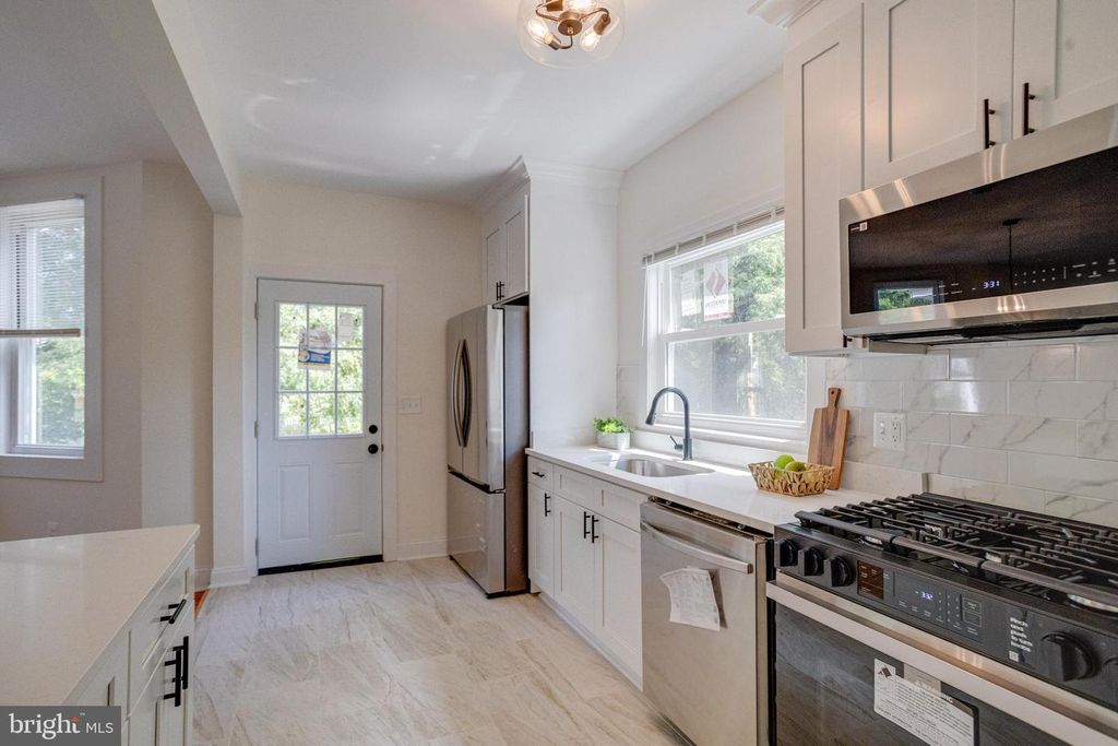 Image 21 of property listing at 3105 EVERGREEN AVE, Baltimore, MD 21214