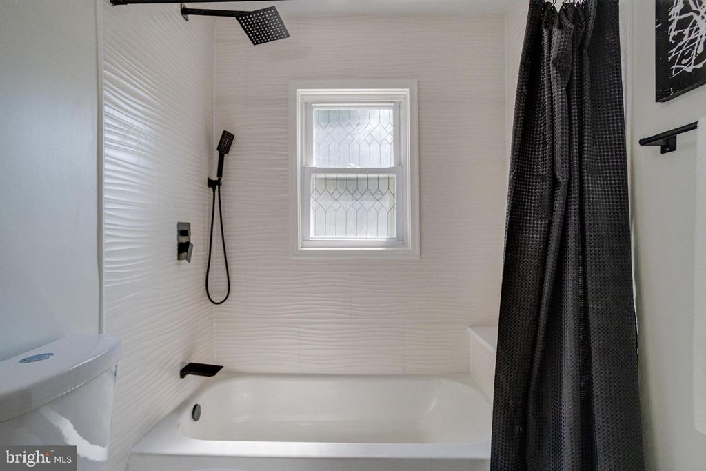 Image 27 of property listing at 3105 EVERGREEN AVE, Baltimore, MD 21214