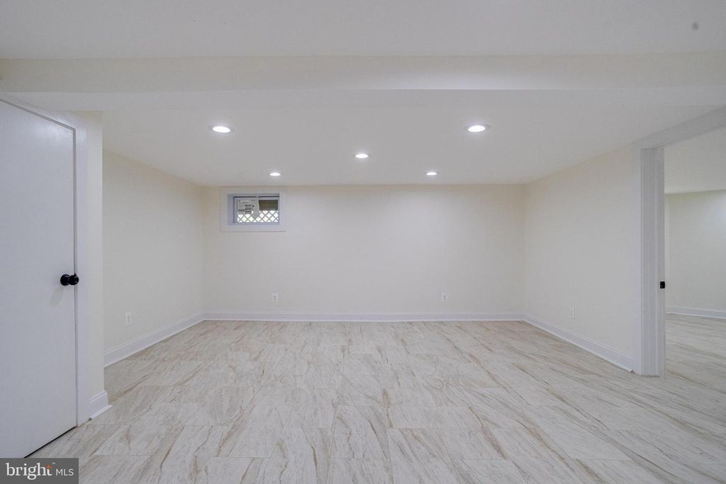 Image 53 of property listing at 3105 EVERGREEN AVE, Baltimore, MD 21214