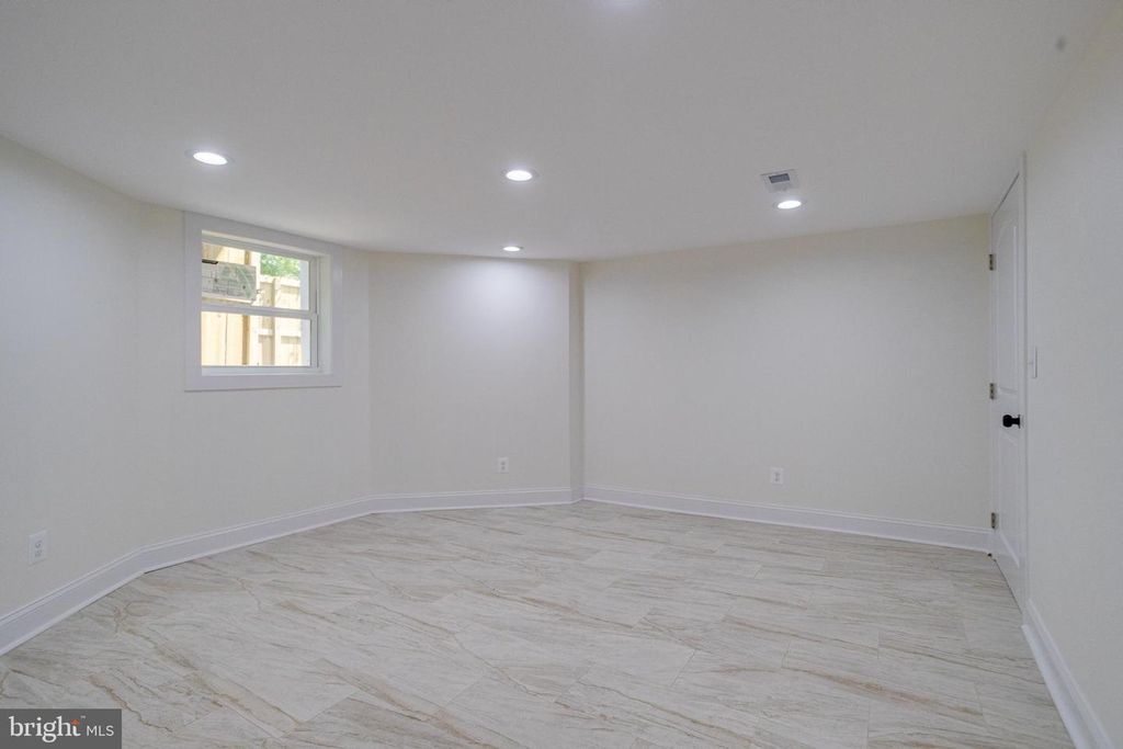 Image 55 of property listing at 3105 EVERGREEN AVE, Baltimore, MD 21214