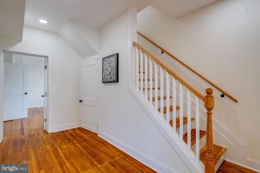 Image 5 of property listing at 3105 EVERGREEN AVE, Baltimore, MD 21214