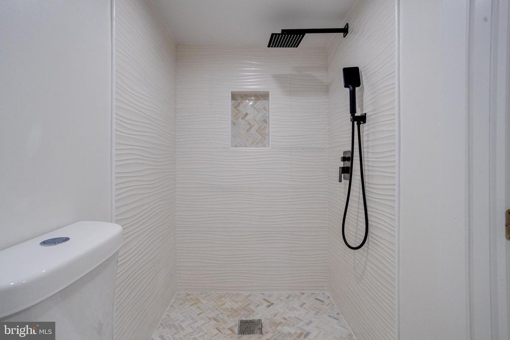 Image 59 of property listing at 3105 EVERGREEN AVE, Baltimore, MD 21214